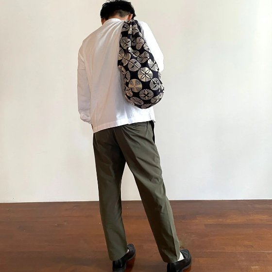 Furoshiki 104cm Isa-monyo Reversible. Musubi