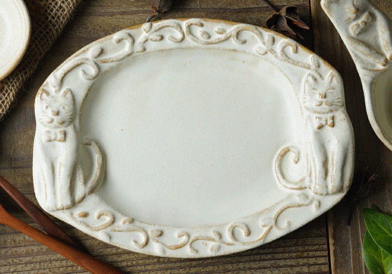 Plato Oval Gato. Wakasama Mashiko