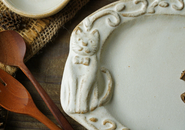 Plato Oval Gato. Wakasama Mashiko